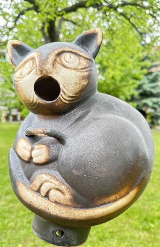 Keramická dekorace na zahradu Kočka budka poškozeno