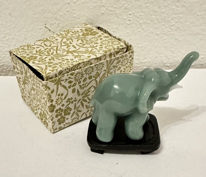 Skleněný slon pro štěstí Šedý M