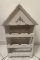 Dřevěný stojan na 9 láhví Domek poškozeno