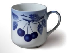 Porcelánový hrnek Modré třešně