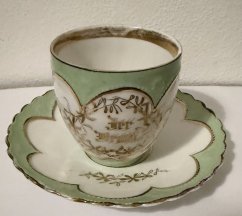 Starožitný porcelánový šálek Der....