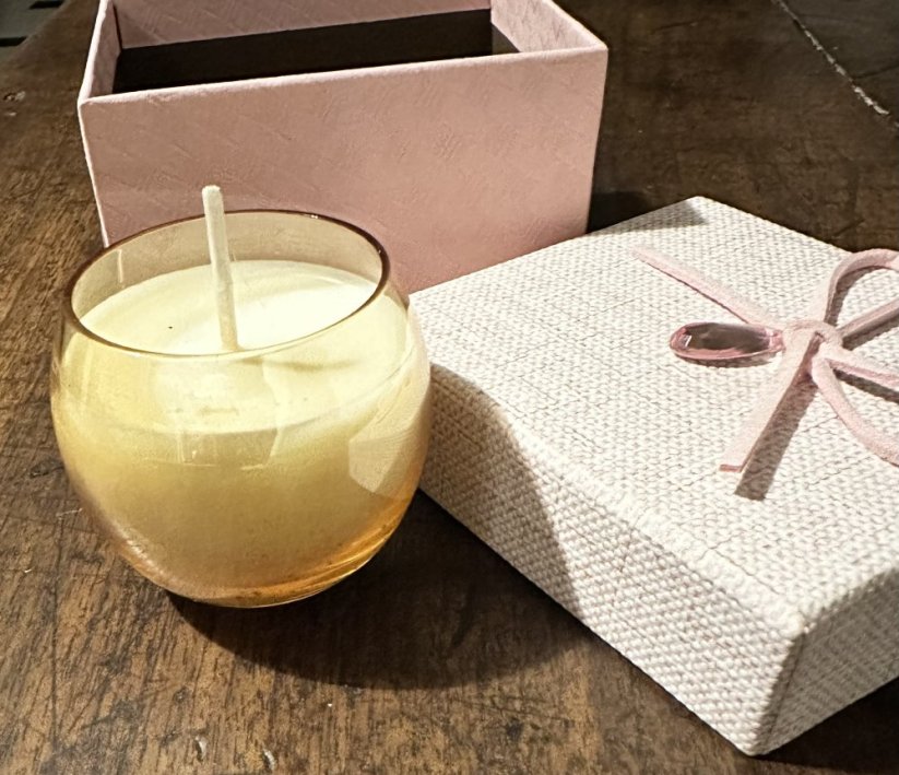 Sójová udržitelná svíčka Sí Eleganza inspirovaná ikonickou vůní