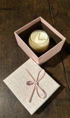 Sójová udržitelná svíčka Sí Eleganza inspirovaná ikonickou vůní
