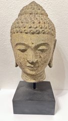 Hlava Buddha písková M poškozeno
