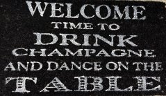 Rohožka Welcome time to drink Champagne and Dance on the table poškozeno