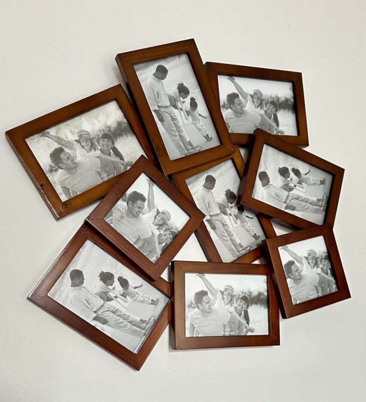 Dřevěný fotorámeček na 9 fotek