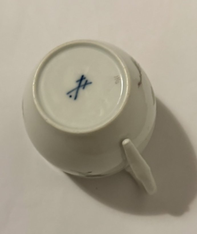 Starožitný porcelánový šálek Míšeň  Růže