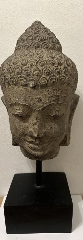 Hlava Buddha písková L poškozeno