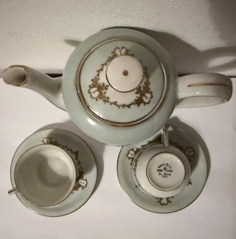Starožitná porcelánová sada Konvice s mokka šálky Stará role