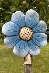 Keramická dekorace na zahradu Plotovka Květina modrá