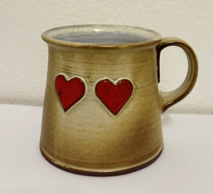 Keramický hrnek Srdíčka Písek