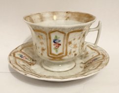 Starožitný porcelánový šálek Biedermeier cca 1830