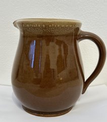 Keramický džbán hnědý