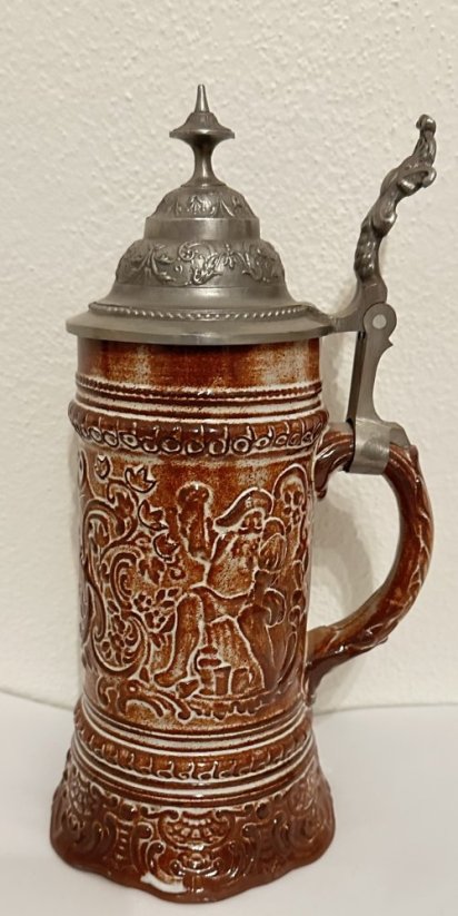 Keramický korbel s cínovým víčkem S plnou číší se žal tiší Med