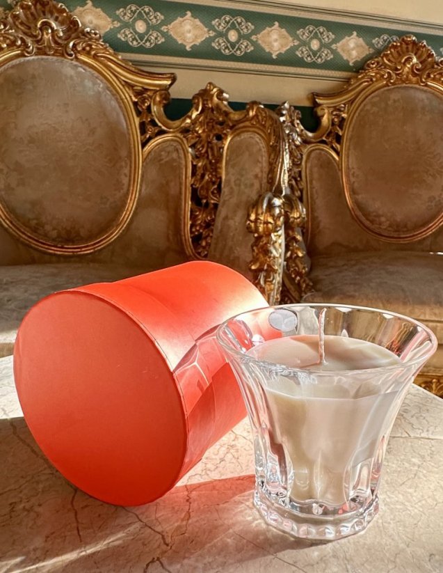 Sójová  luxusní svíčka v dárkové krabičce Sí Eleganza inspirovaná ikonickou vůní