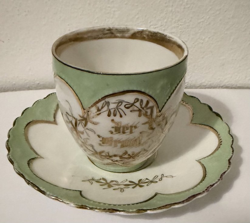Starožitný porcelánový šálek Der....