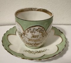 Starožitný porcelánový šálek Der....