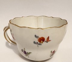 Starožitný porcelánový šálek Míšeň