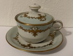 Starožitný šálek s pokličkou Stará role