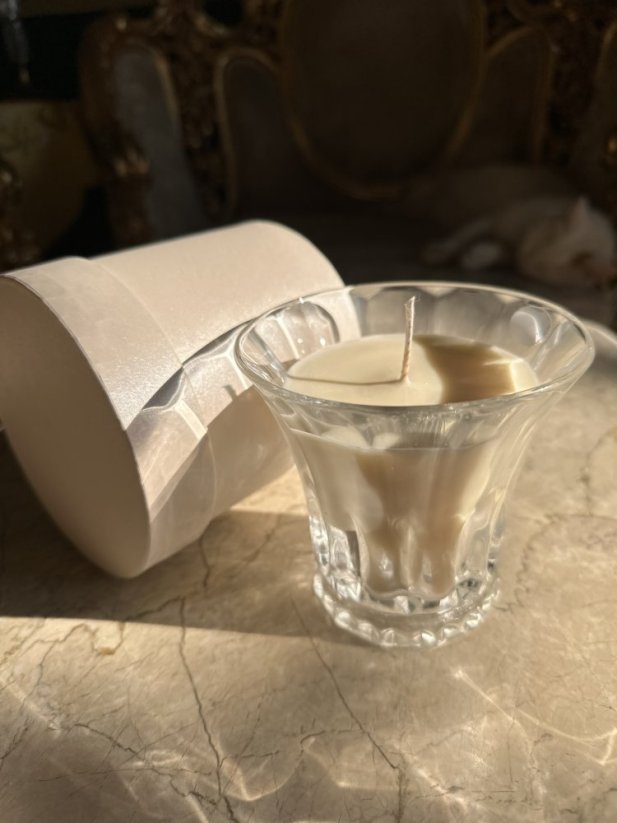 Sójová  luxusní svíčka v dárkové krabičce Fleur de Chloé inspirovaná ikonickou vůní