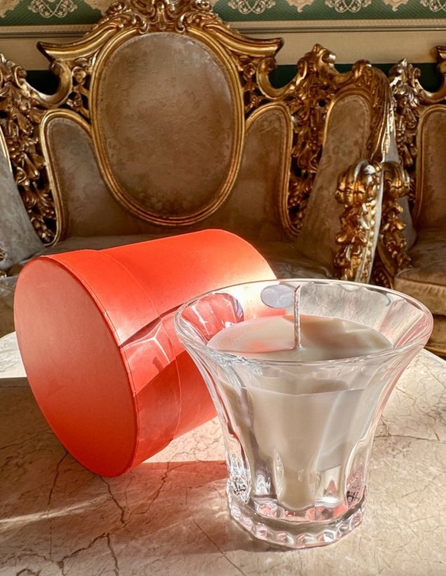 Sójová  luxusní svíčka v dárkové krabičce Sí Eleganza inspirovaná ikonickou vůní