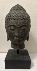 Hlava Buddha šedá M poškozeno
