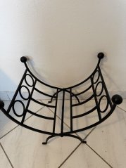 Kovový stojan na dřevo Kuličky