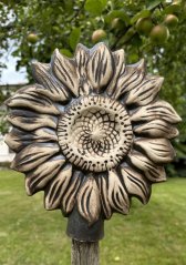 Keramická dekorace na zahradu Plotovka Slunečnice natural