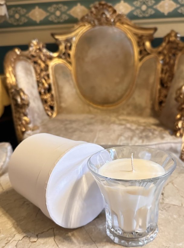 Sójová  luxusní svíčka v dárkové krabičce Blanc Soleil inspirovaná ikonickou vůní